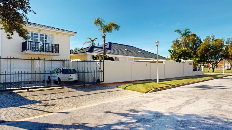 8 Bedroom Property for Sale in Summerstrand Eastern Cape